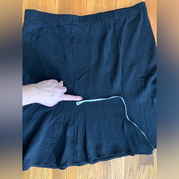 ST. JOHN COLLECTION Santana Knit Navy Blazer Sz 10 with matching skirt - Picture 15 of 15